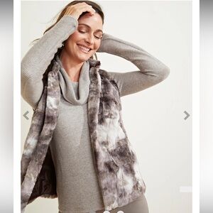 Chico’s faux fur plush open vest beige black with mandarin collar- size S- 4 US